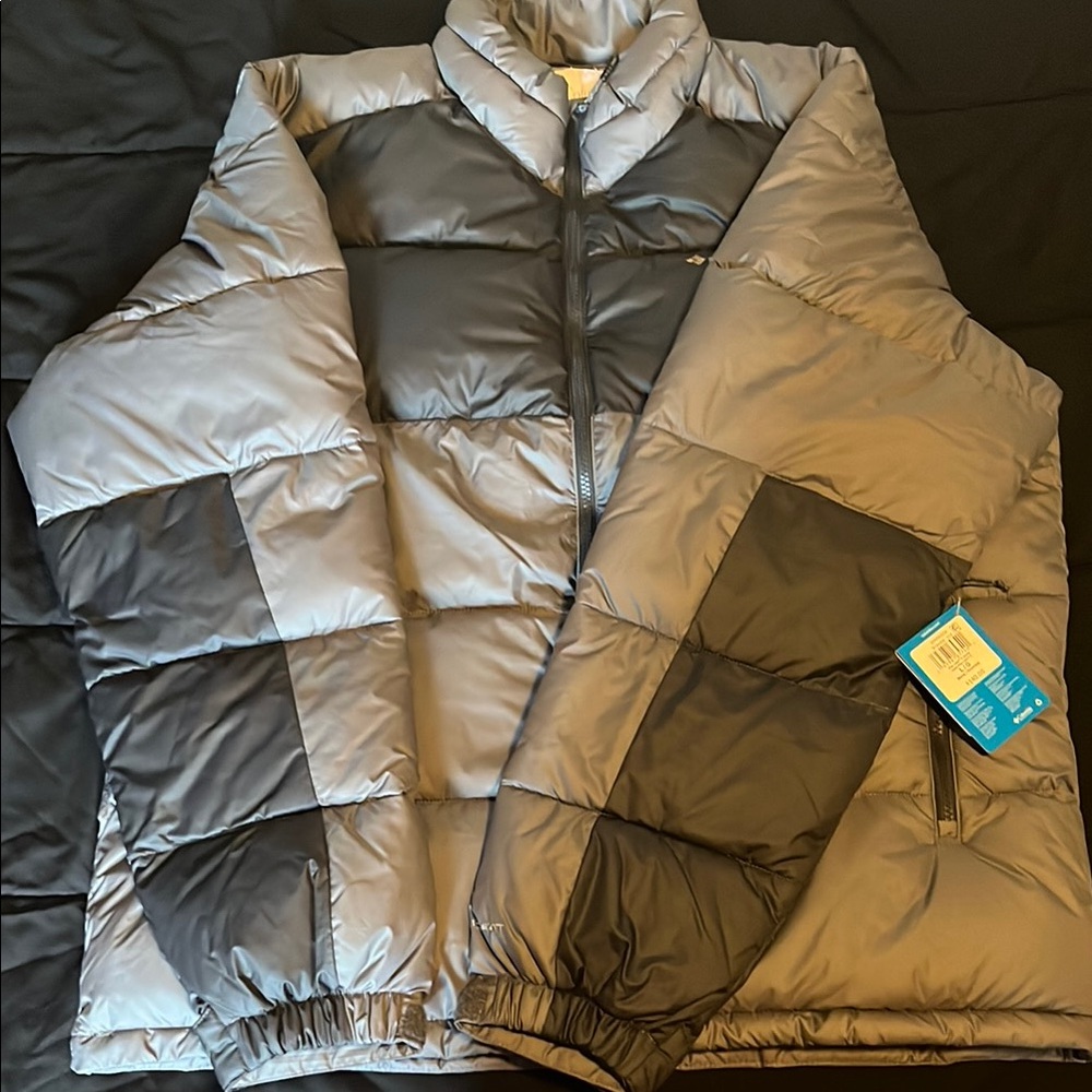 Columbia Two-Tone Puffer Jacket in Gray and Black